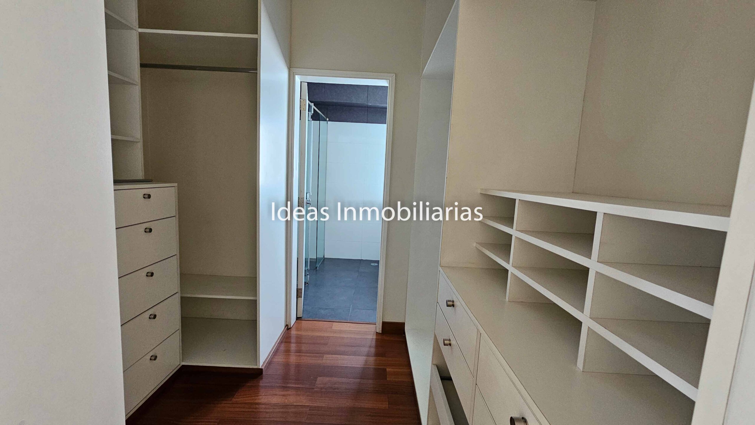 VENTA LUJOSO FLAT EN CAYMA BAJA