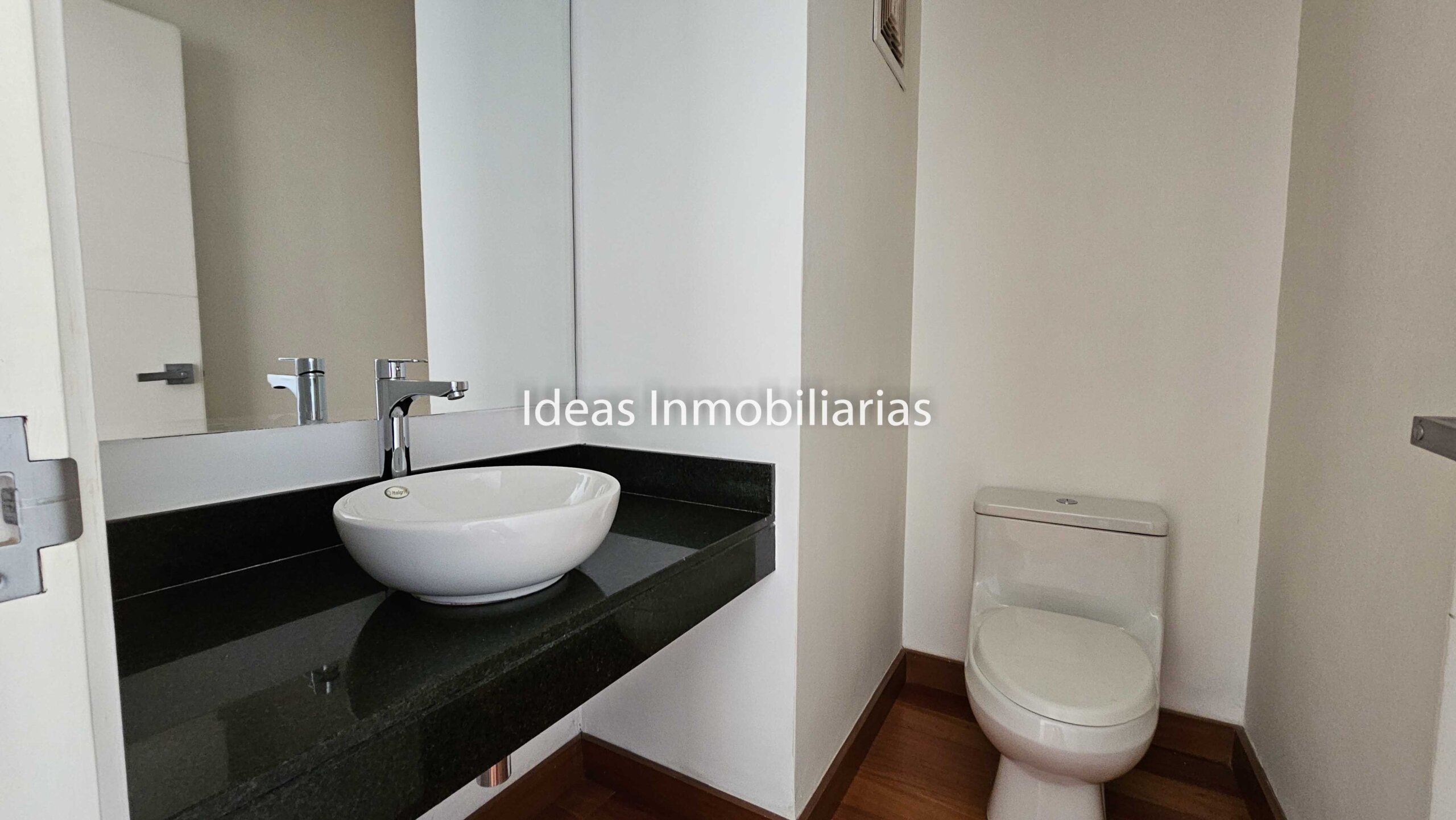 VENTA LUJOSO FLAT EN CAYMA BAJA