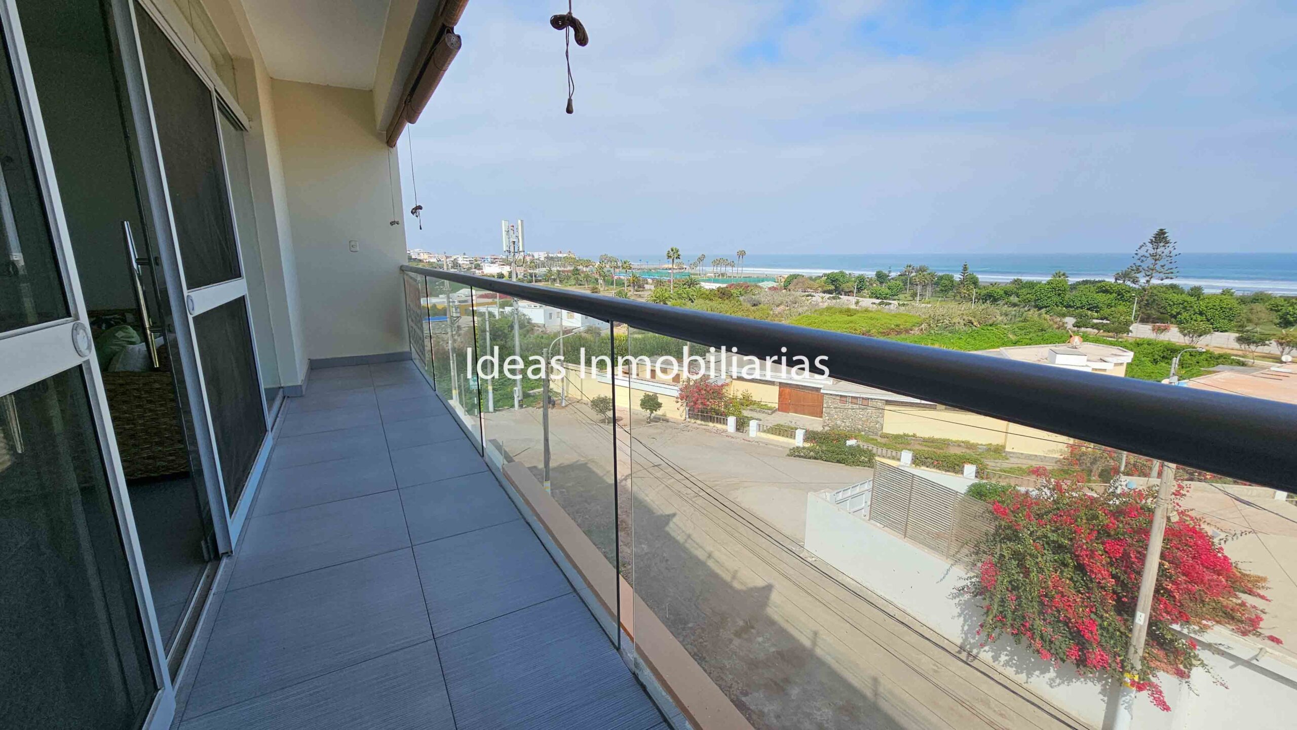 VENTA HERMOSO DUPLEX EN MEJÍA, AREQUIPA.