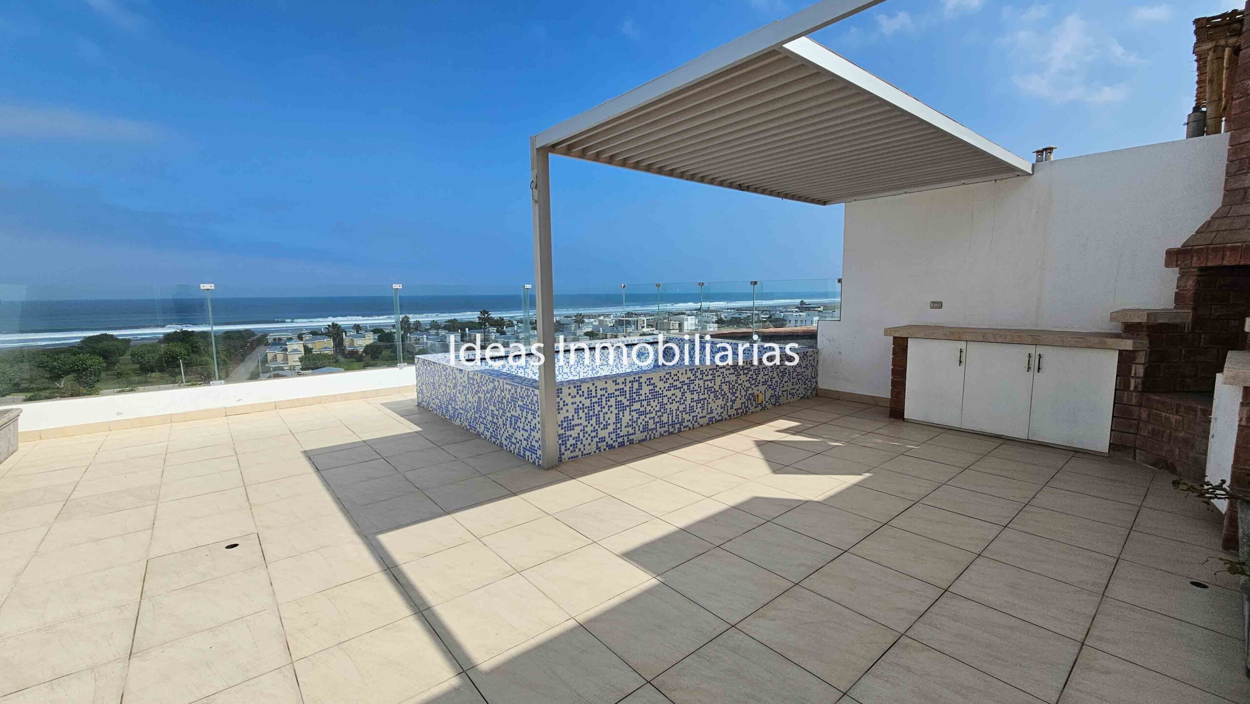 VENTA HERMOSO DUPLEX EN MEJÍA, AREQUIPA.