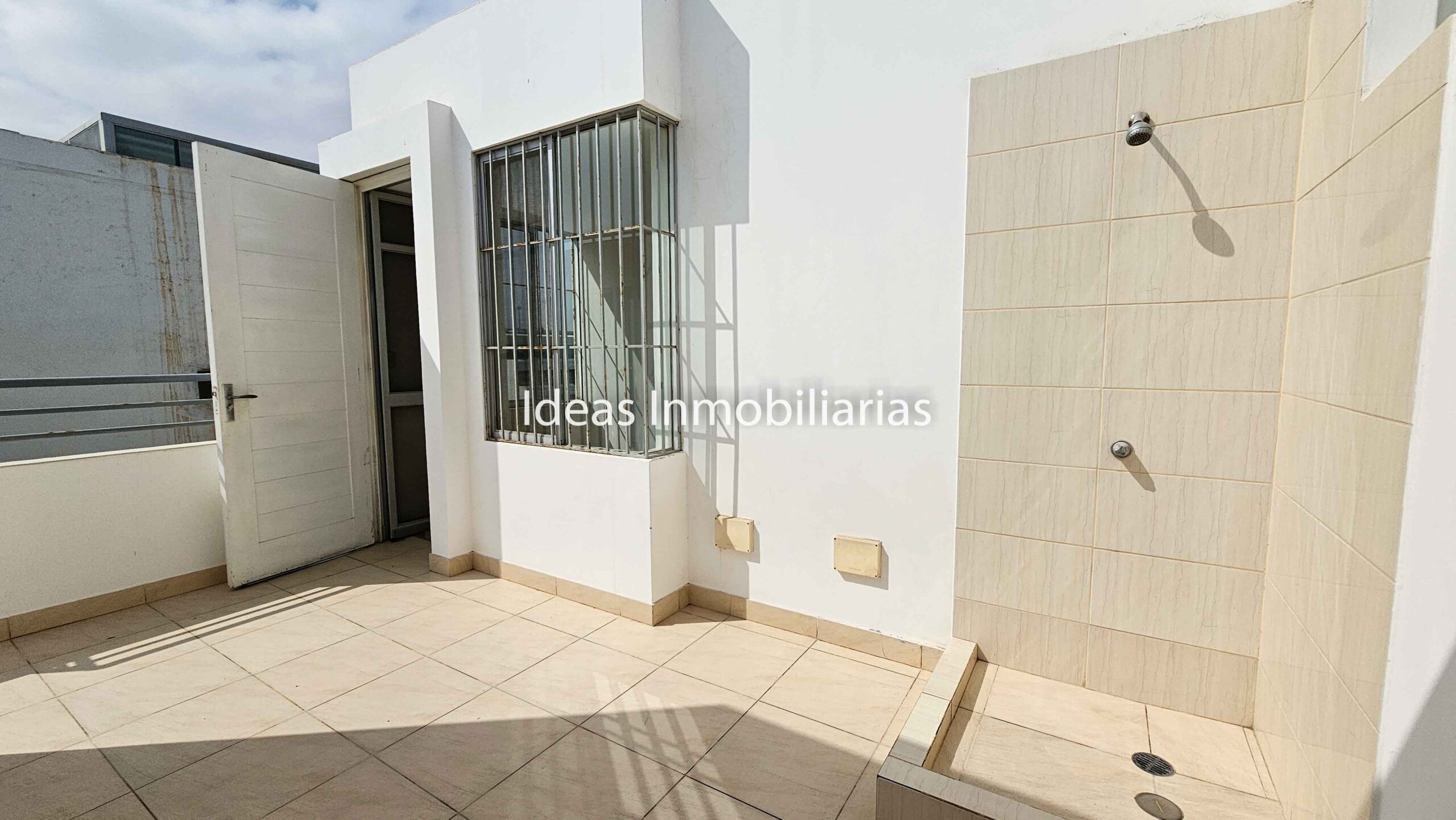 VENTA HERMOSO DUPLEX EN MEJÍA, AREQUIPA.