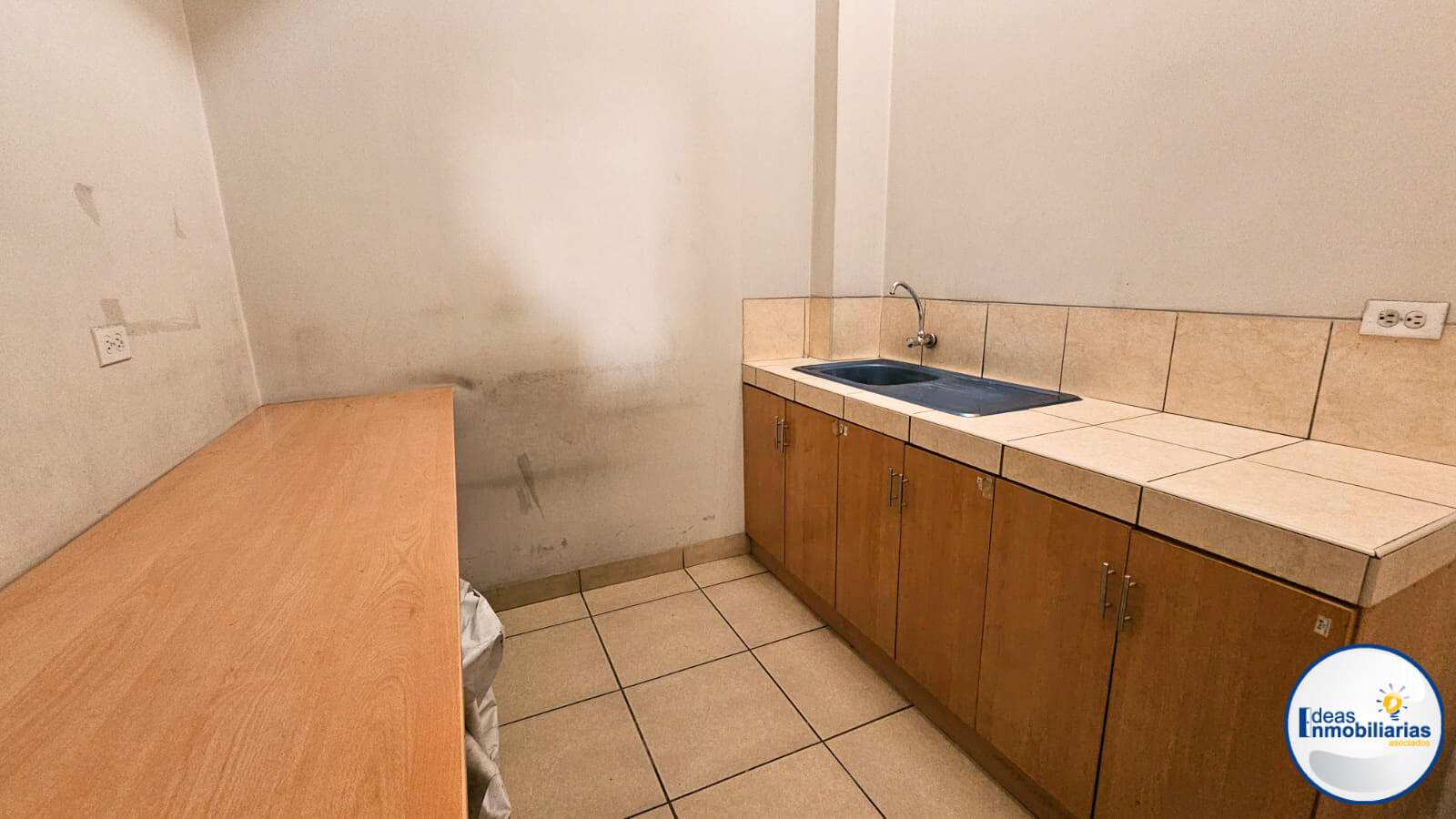 ALQUILER LOCAL COMERCIAL, ESQ. AV. INDEPENDENCIA CON AV. MCAL CASTILLA