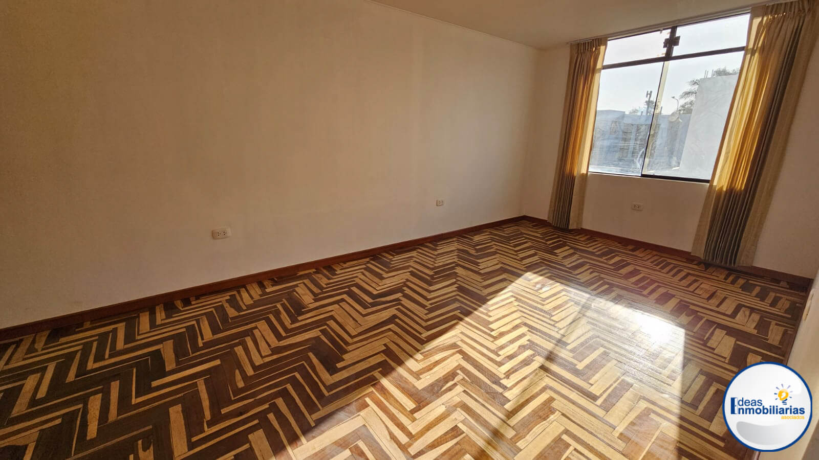 ALQUILER LOCAL COMERCIAL AV RICARDO PALMA UMACOLLO